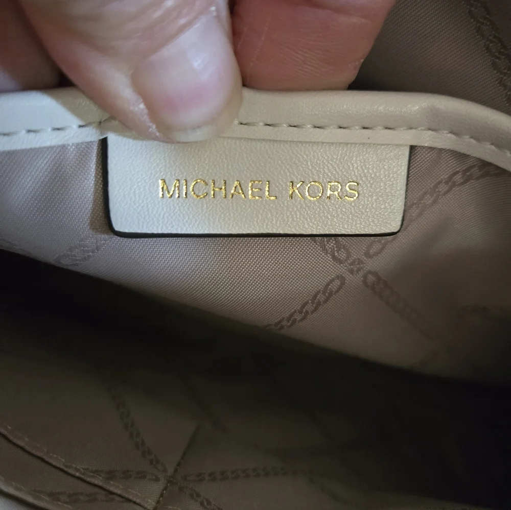 Michael Kors Jet Set Signature Embossed Floral XL Wristlet/Wallet - Picture 7 of 7